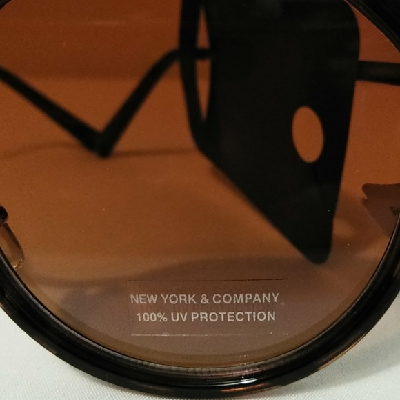 100% UV Protection Sunglasses - Picture 6 of 6